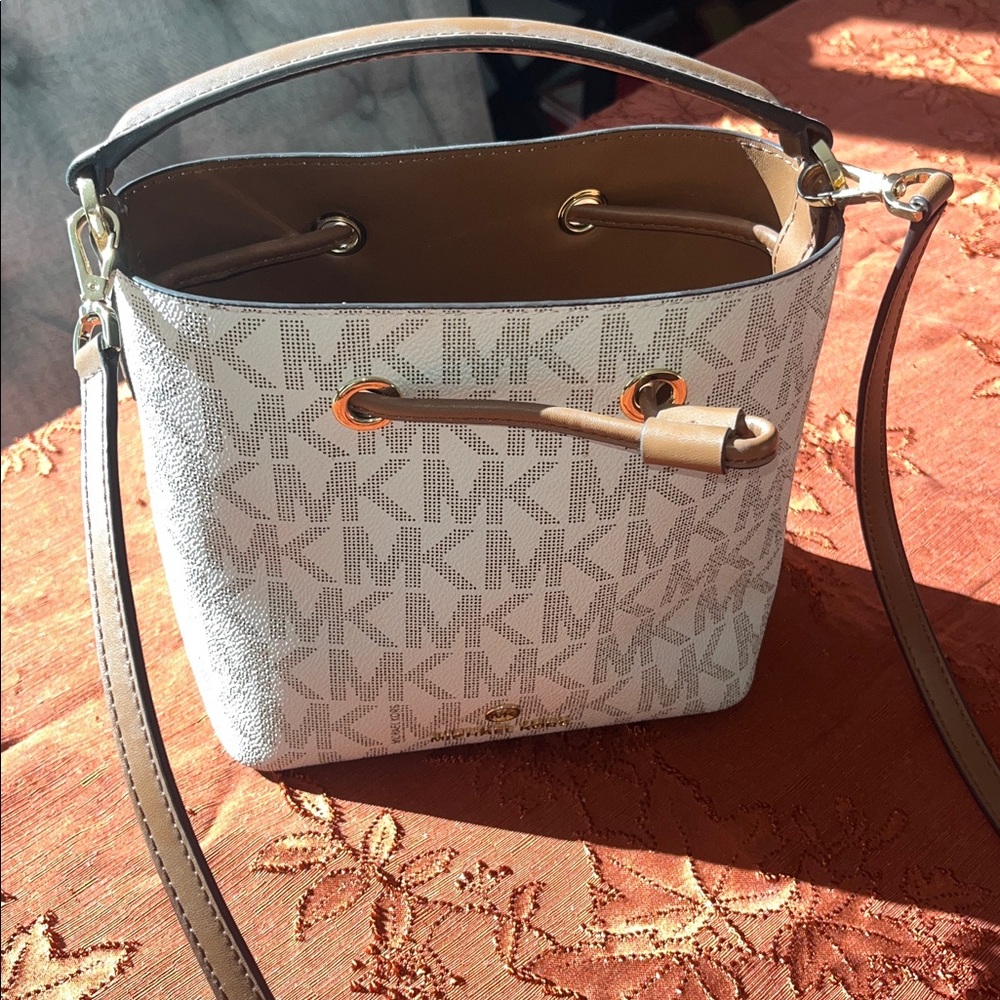 Michael Kors Purse White & Brown - Picture 16 of 17